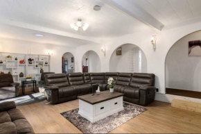 Hopoe City Villa